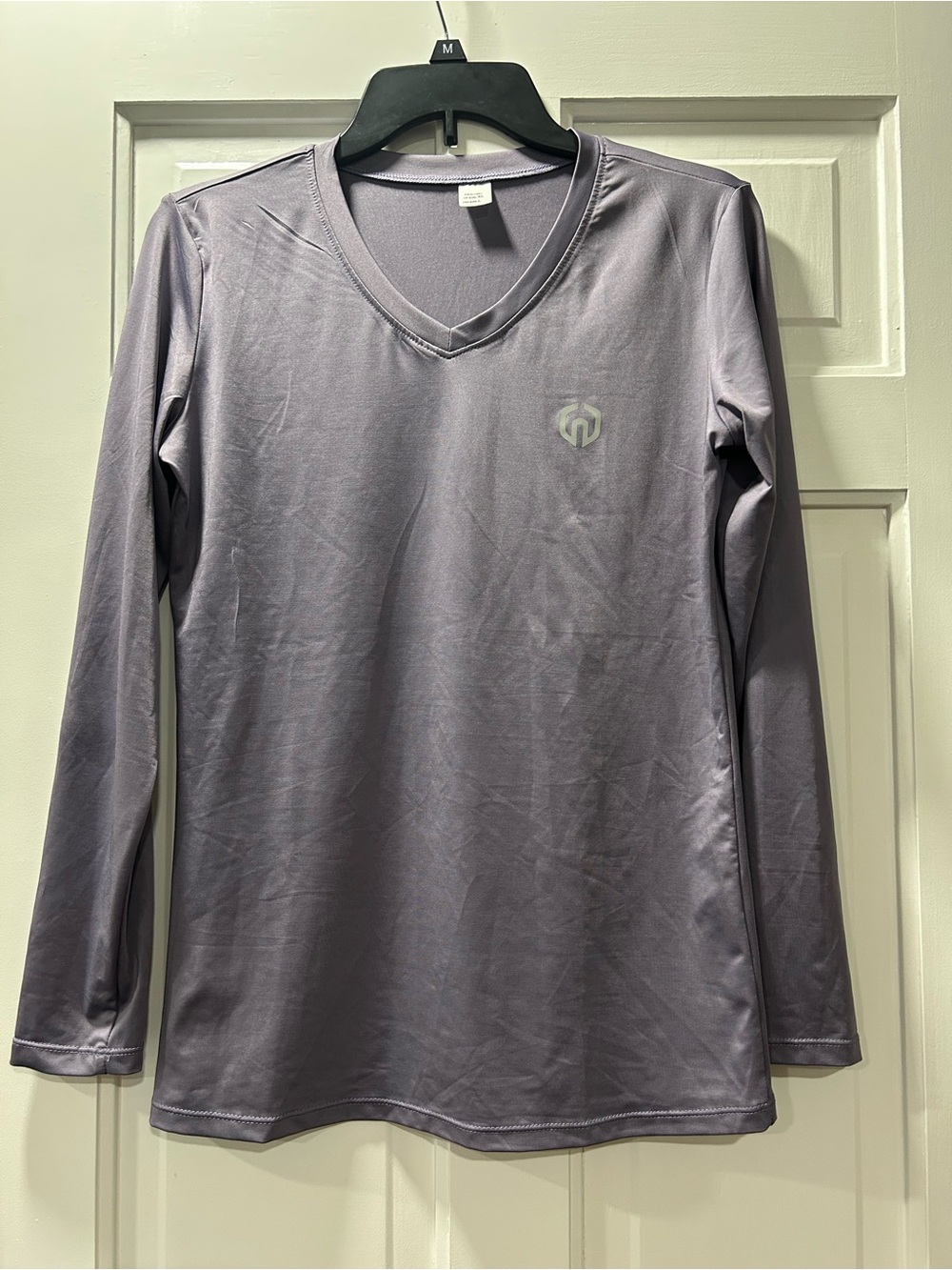 Womens Long Sleeve V-Neck Performance Tee - size L